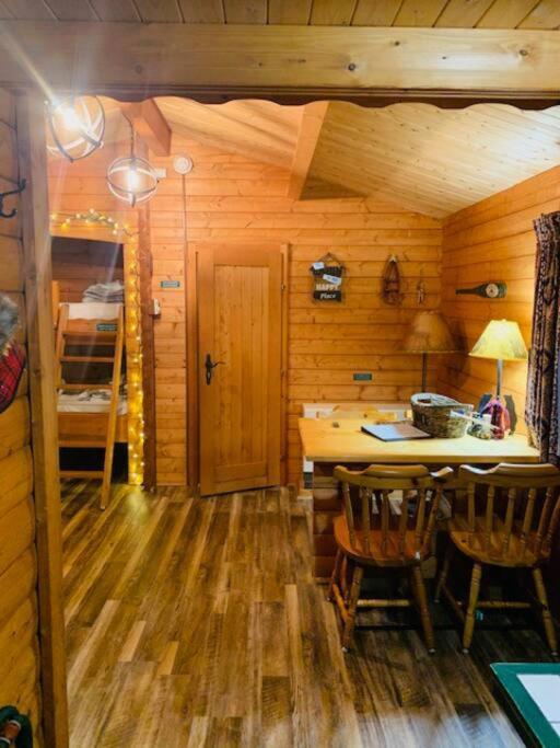 Honeybear Hideaway Cabin Hayward Eksteriør billede